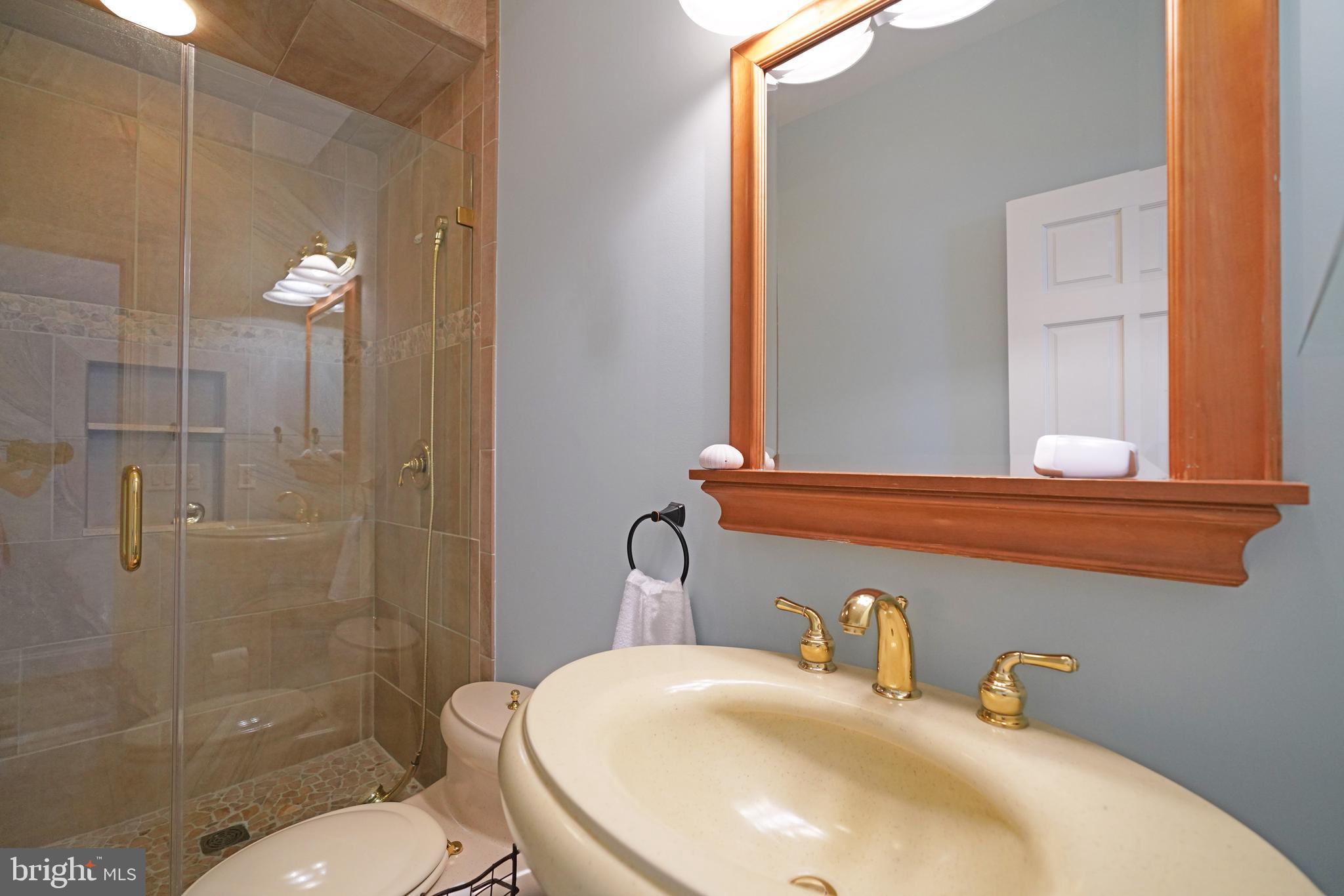 CAPE SHORES - Residential