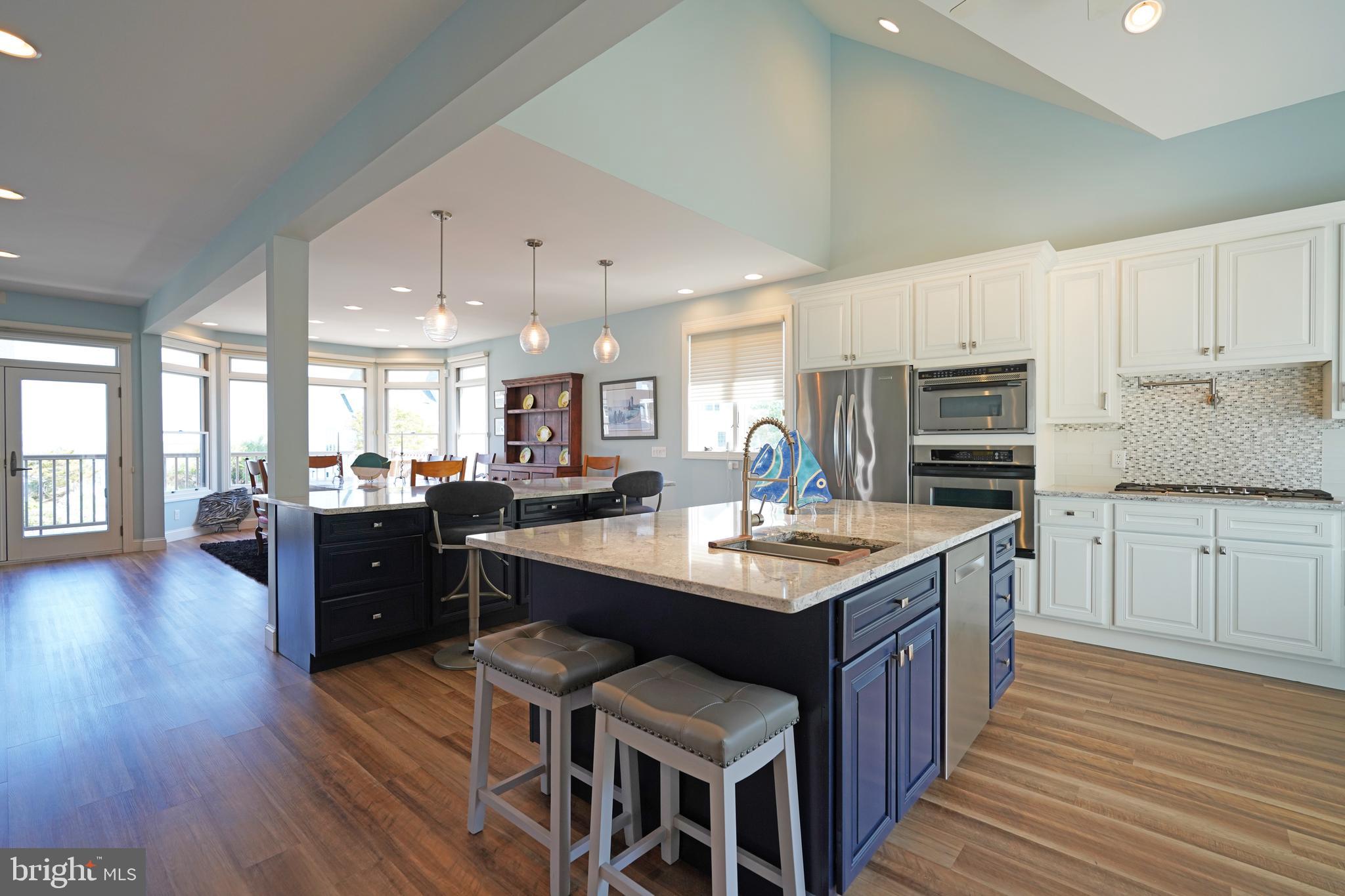 CAPE SHORES - Residential