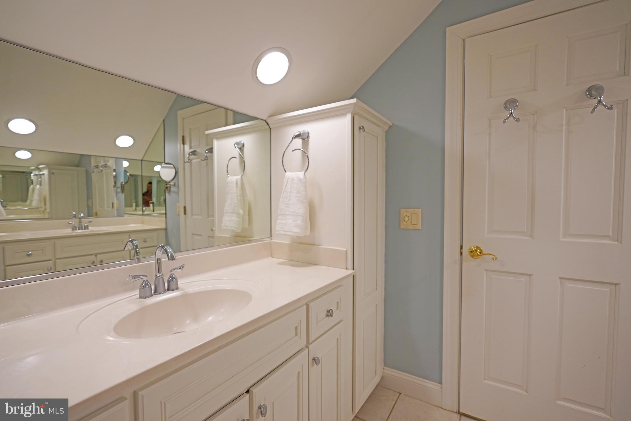 CAPE SHORES - Residential