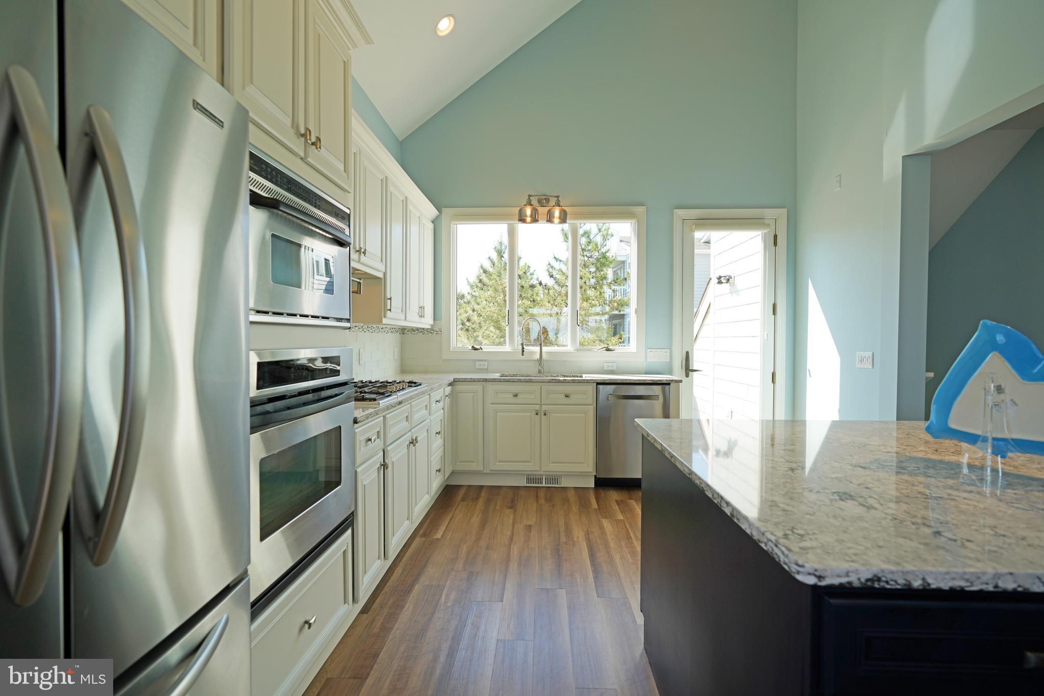 CAPE SHORES - Residential