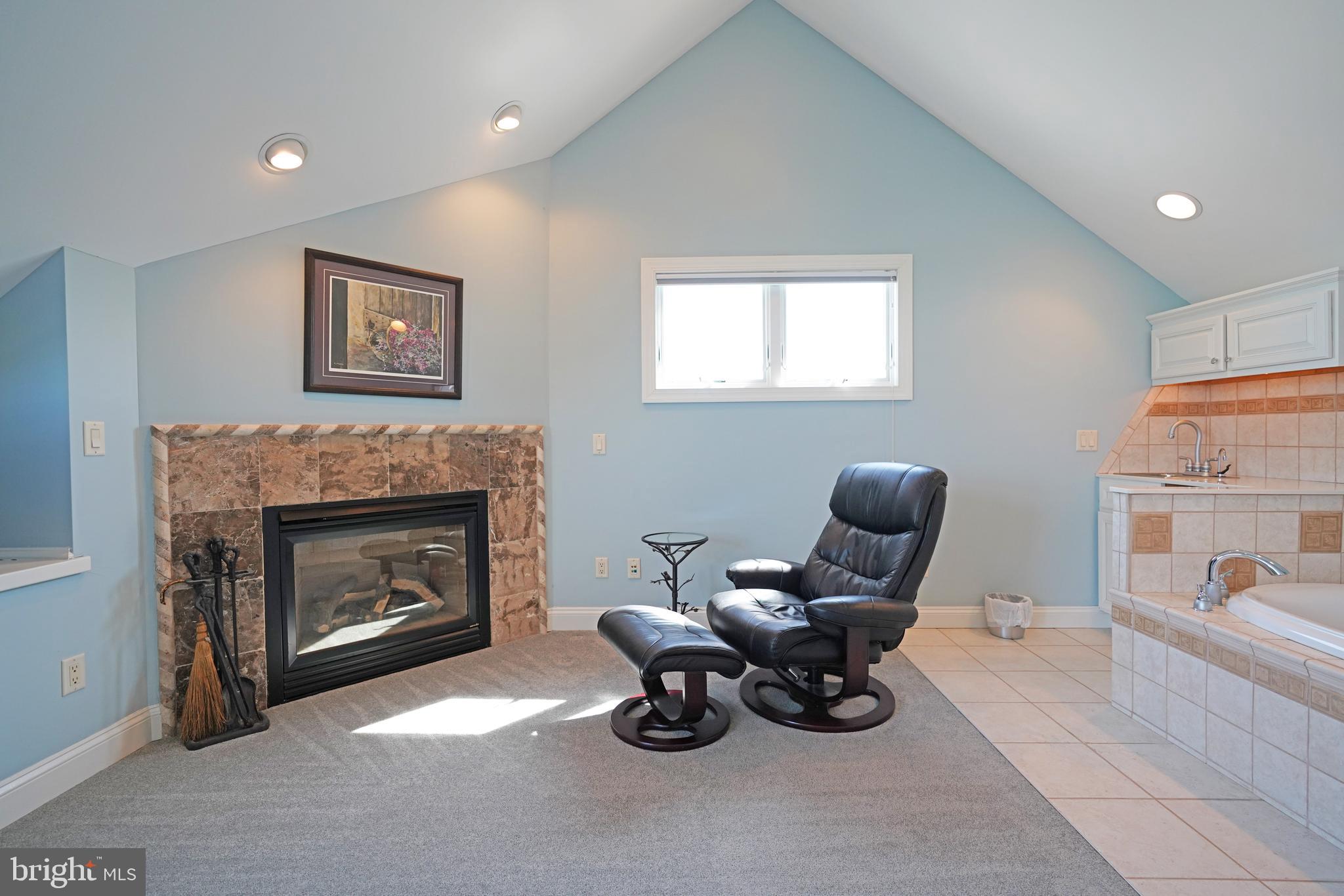 CAPE SHORES - Residential