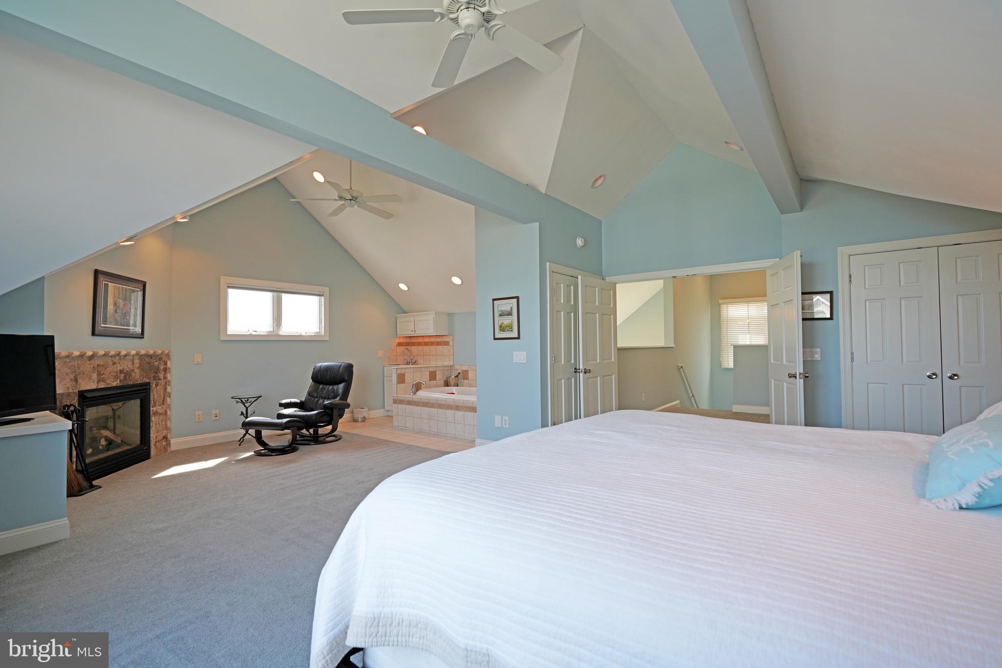 CAPE SHORES - Residential