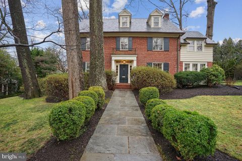 Photo of 5408 MOORLAND LN, BETHESDA, MD 20814 (MLS # MDMC2083322) Photo of 5408 MOORLAND LN, BETHESDA, MD 20814 (MLS # MDMC2083322)