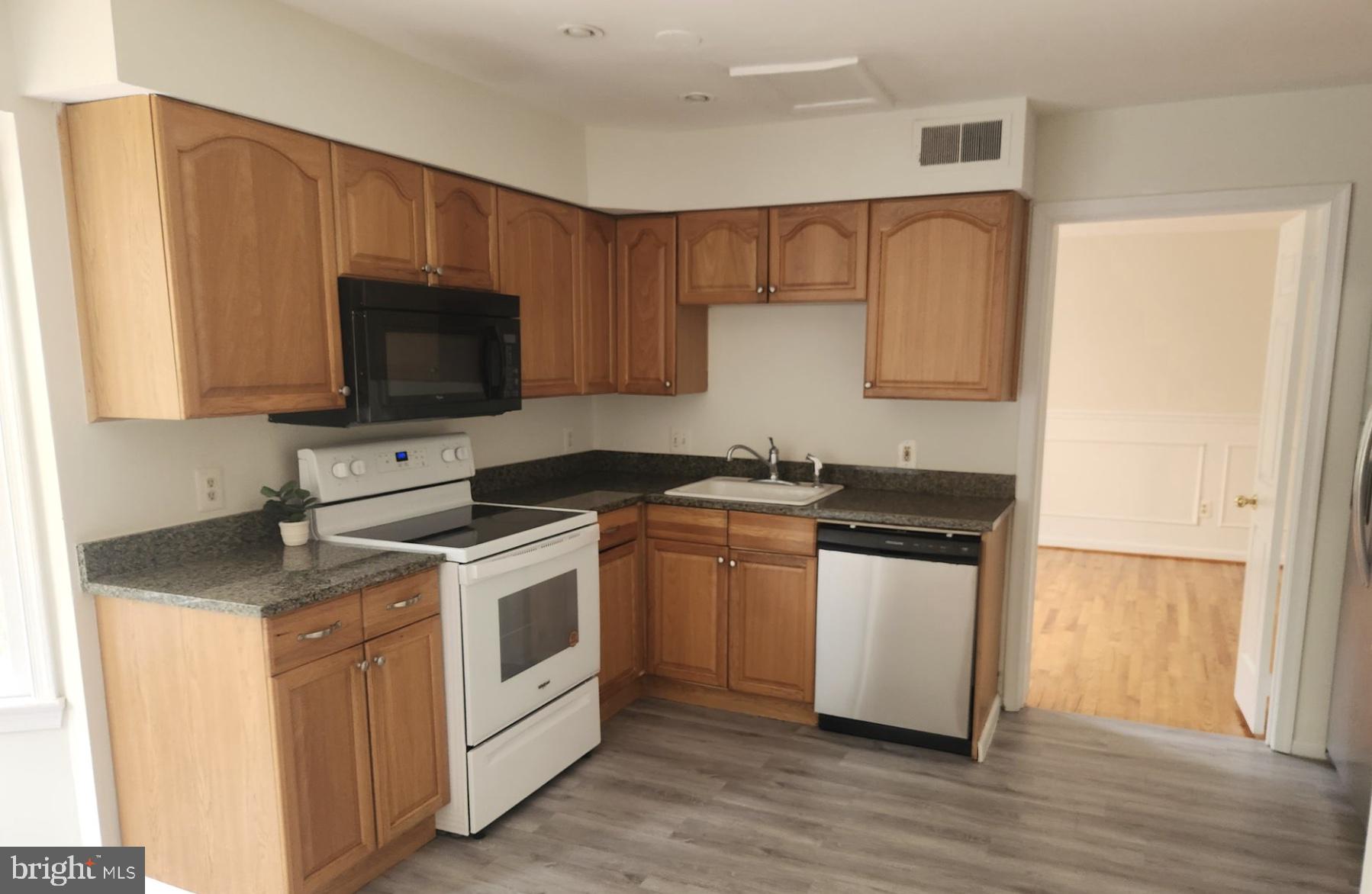 POTOMAC OUTSIDE - Residential Lease