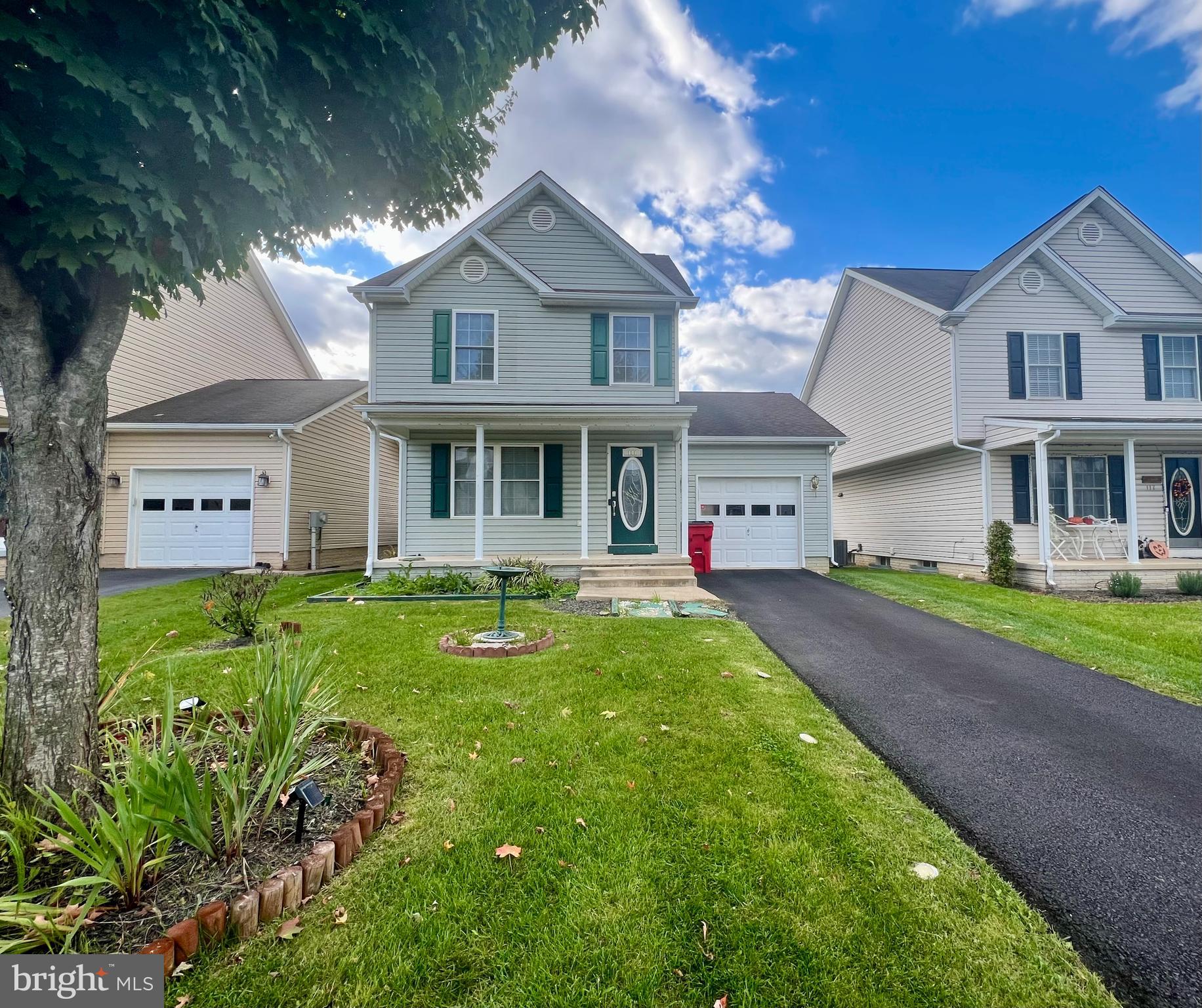 This inviting 3 bed, 2.5 bath, single family home is located in Ranson’s Briar Run Estates and features a welcoming front porch, 1 car garage and private driveway!
On the main level you’ll enjoy a spacious living room, half bath, LVP floors throughout, an eat-in kitchen with plenty of counter space and access to the well maintained rear deck overlooking the unfenced rear yard - the perfect layout for entertaining, or relaxing.
Second level features a primary bedroom with ensuite bath, two additional bedrooms, a full bath, and carpet throughout.
Need a place to store your “stuff” - the unfinished basement is perfect for that!
Located close to WV-9 and Co Rte 17, local shopping centers and several dining options.
No Pets!
Additional monthly costs include Renter's insurance (price based on plan selection) and Second Nature Air Filter Subscription program ($15.00/ month).
EHO.