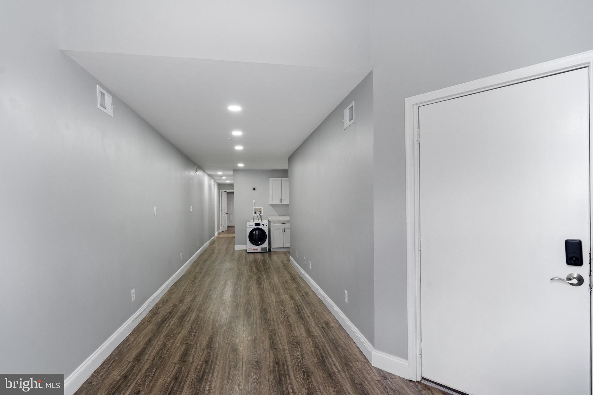 823 NEWINGTON AVENUE UNIT 1