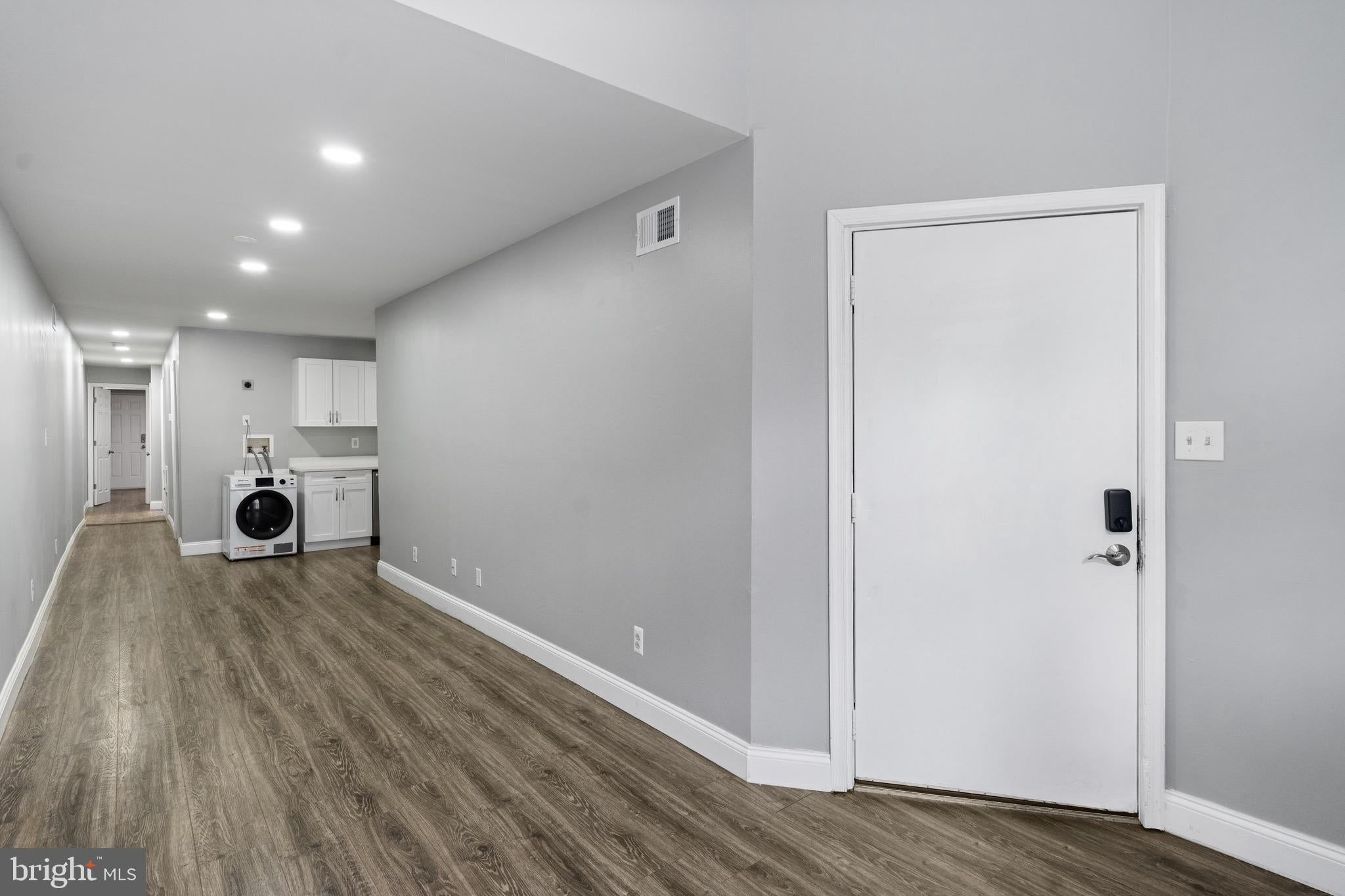 823 NEWINGTON AVENUE UNIT 1