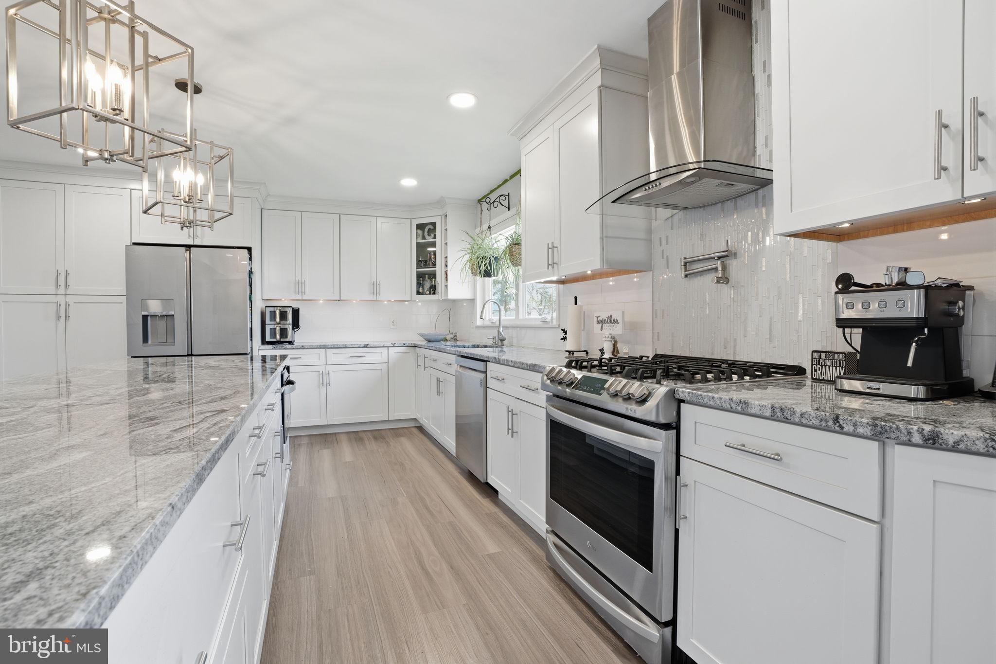 HAMPTON ESTS - Residential