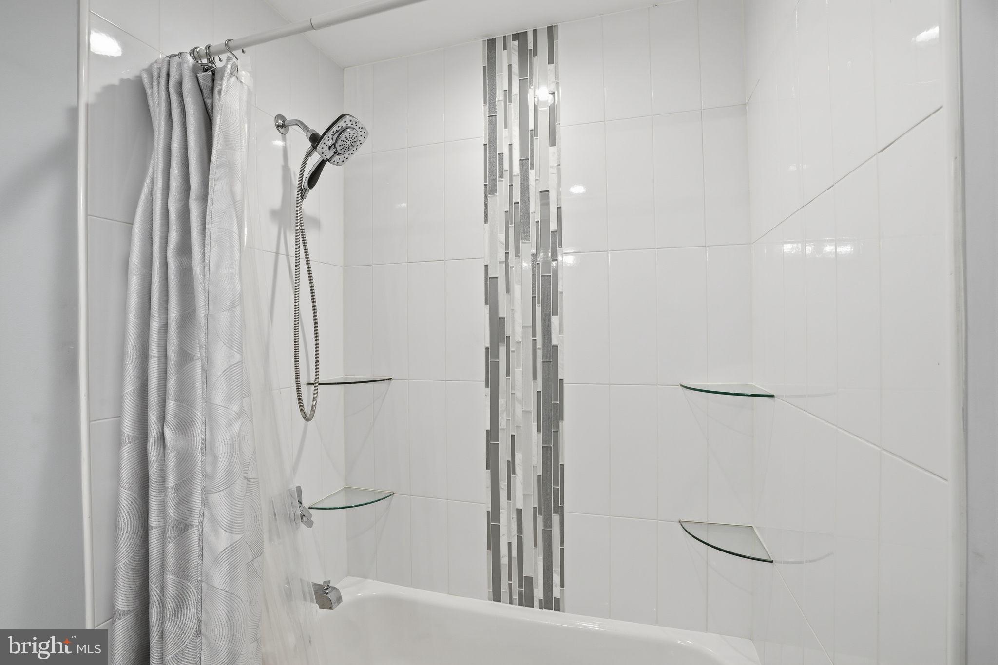 HAMPTON ESTS - Residential