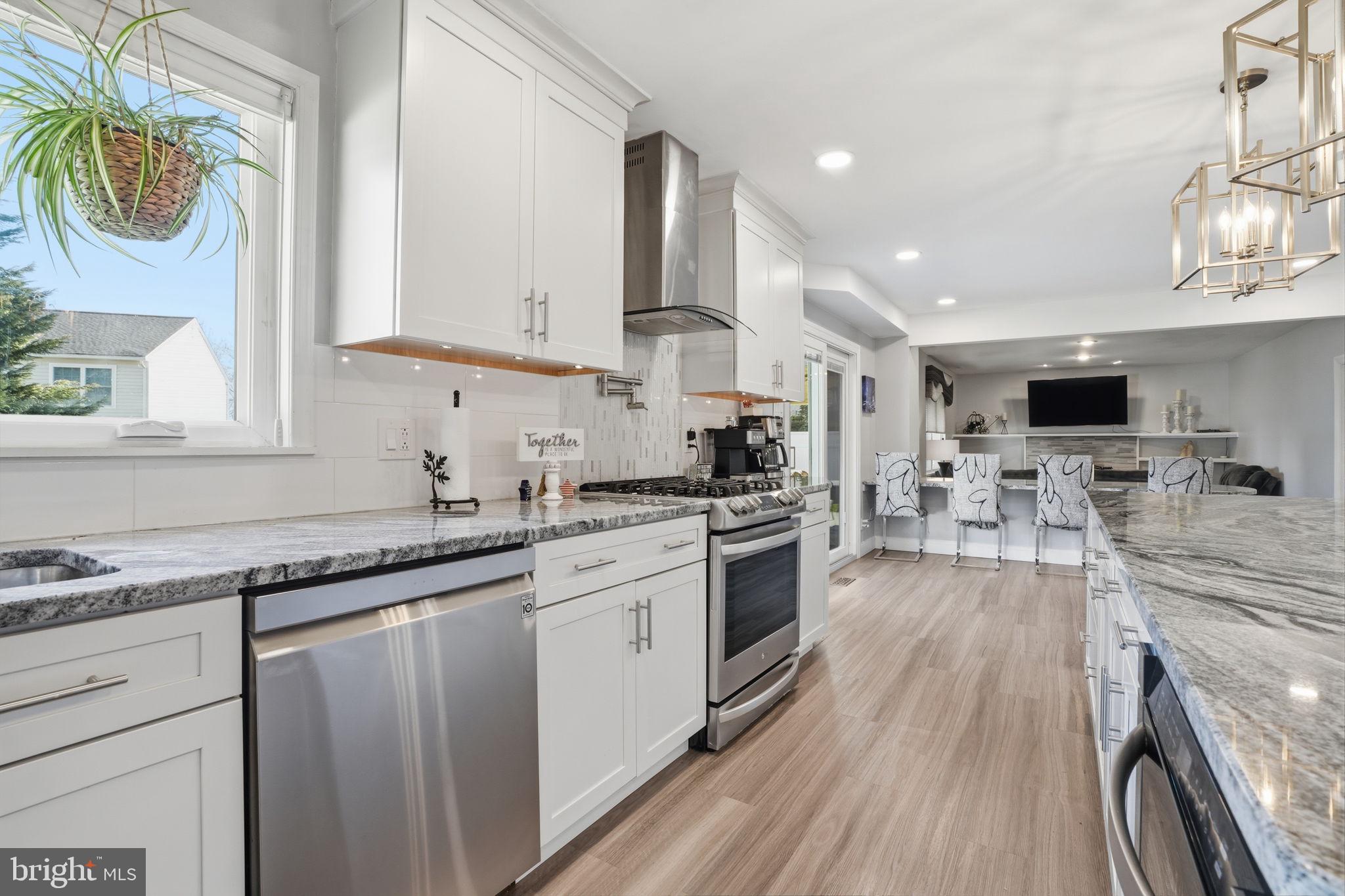 HAMPTON ESTS - Residential