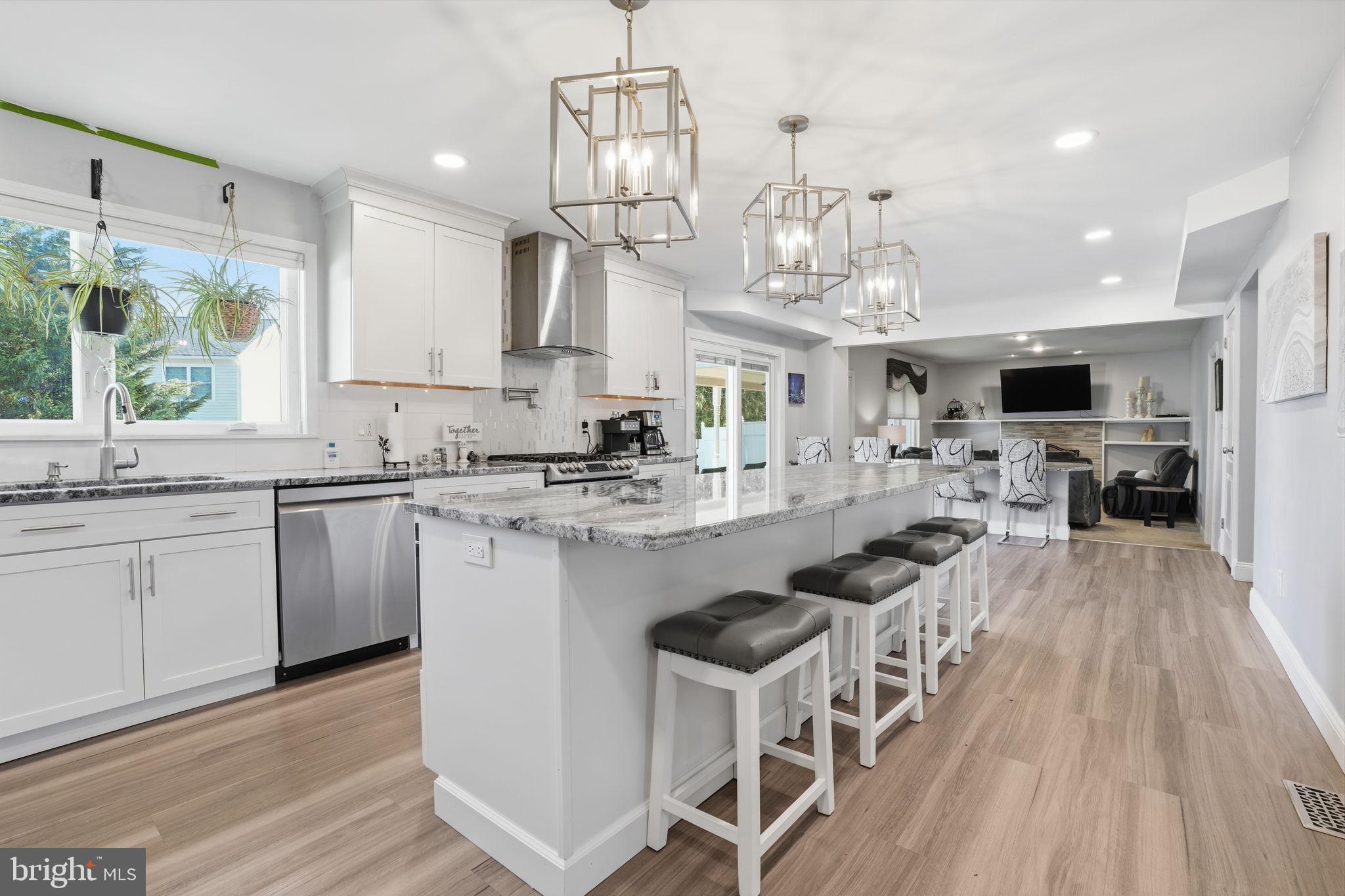 HAMPTON ESTS - Residential