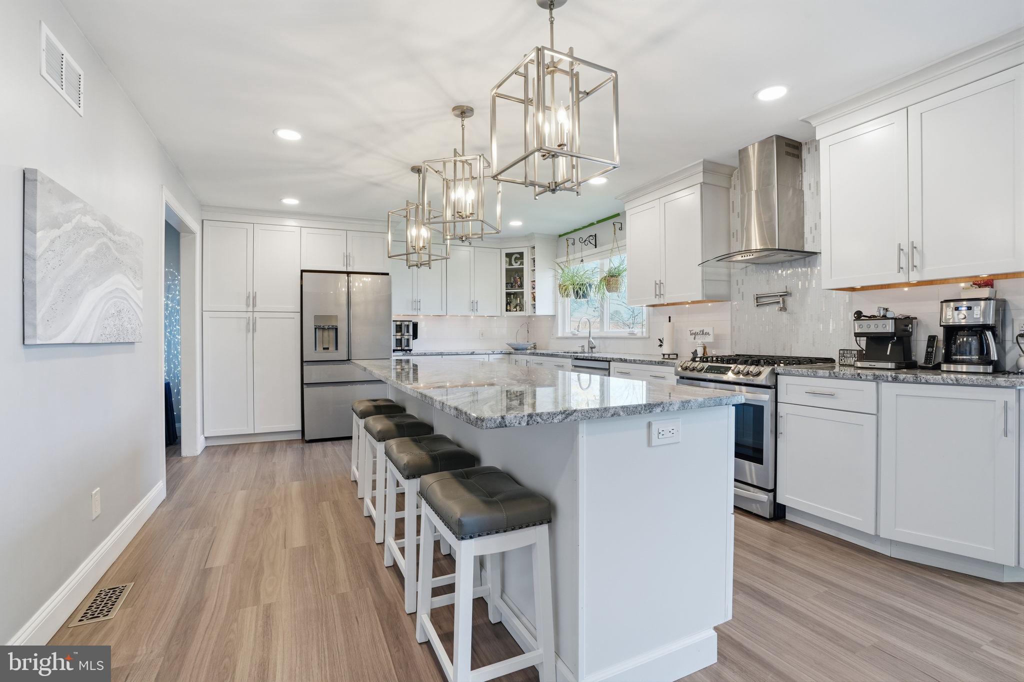 HAMPTON ESTS - Residential