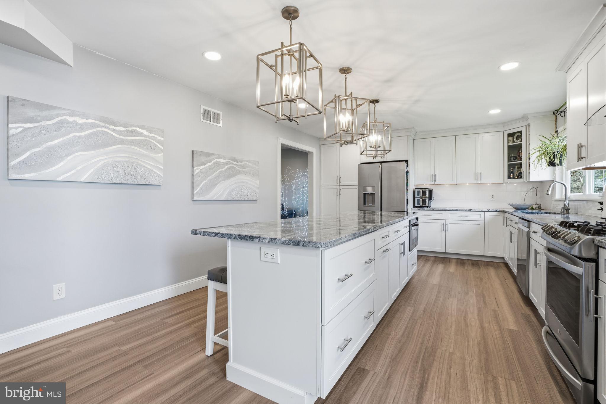 HAMPTON ESTS - Residential