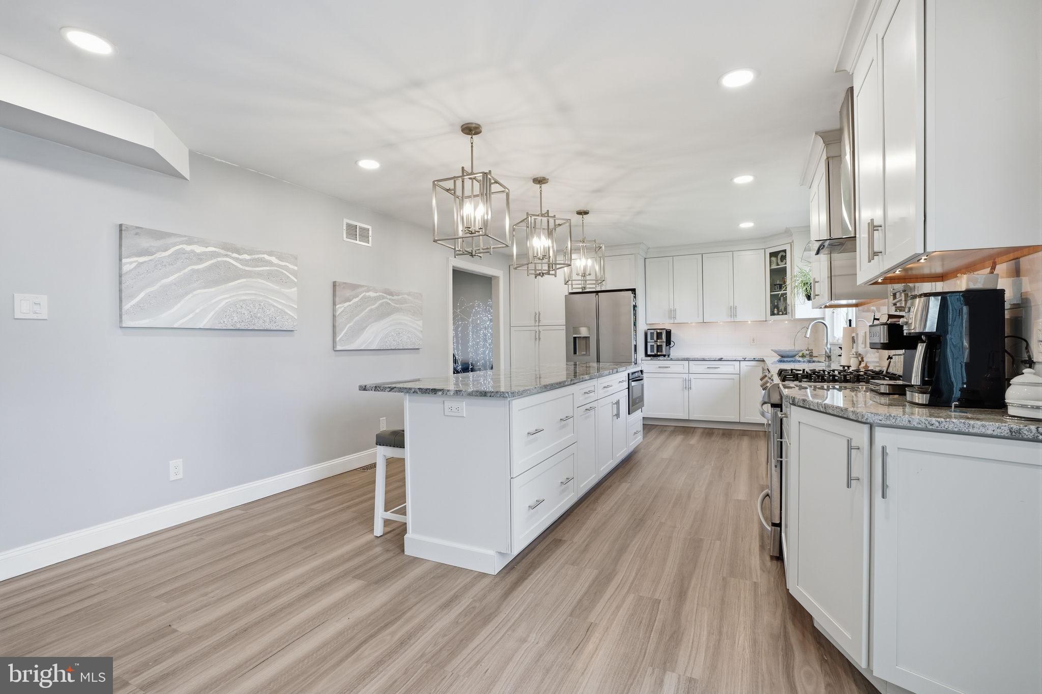 HAMPTON ESTS - Residential