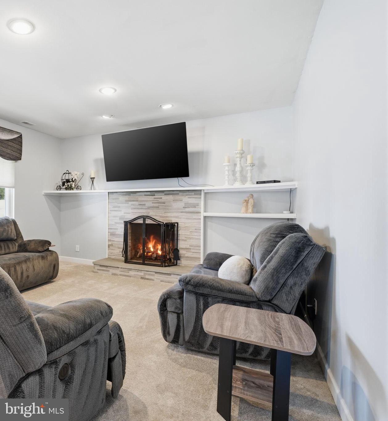 HAMPTON ESTS - Residential