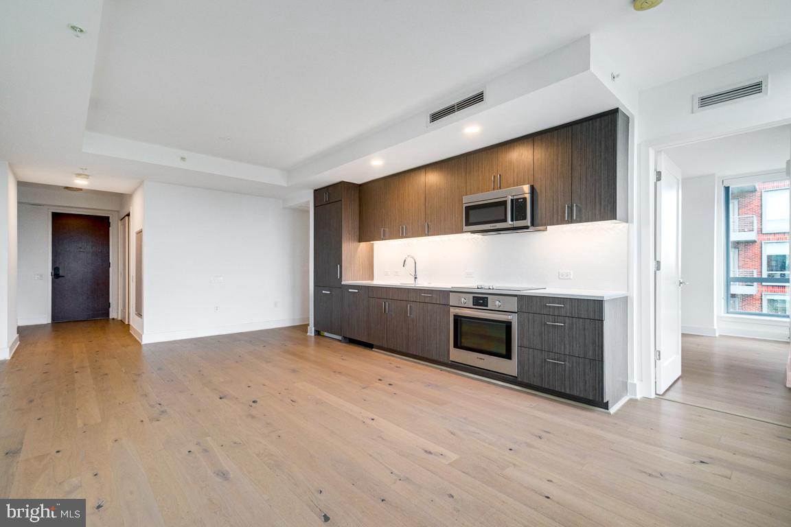 1211 VAN STREET SE 806