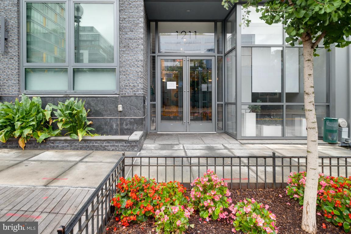 1211 VAN STREET SE 806