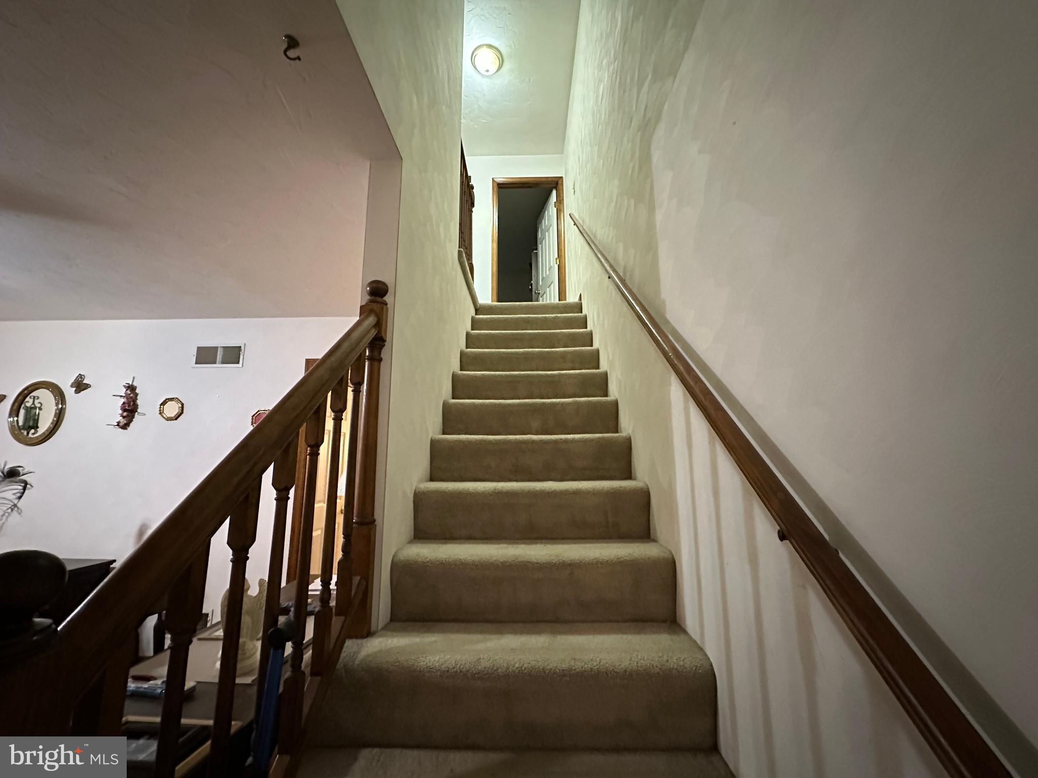 COLONIAL RIDGE - Residential