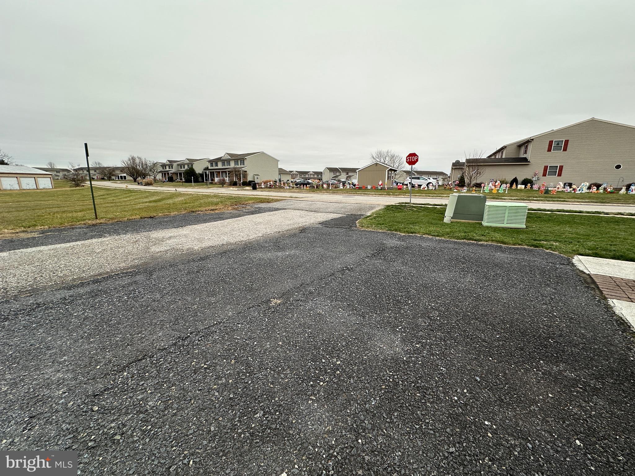 COLONIAL RIDGE - Residential