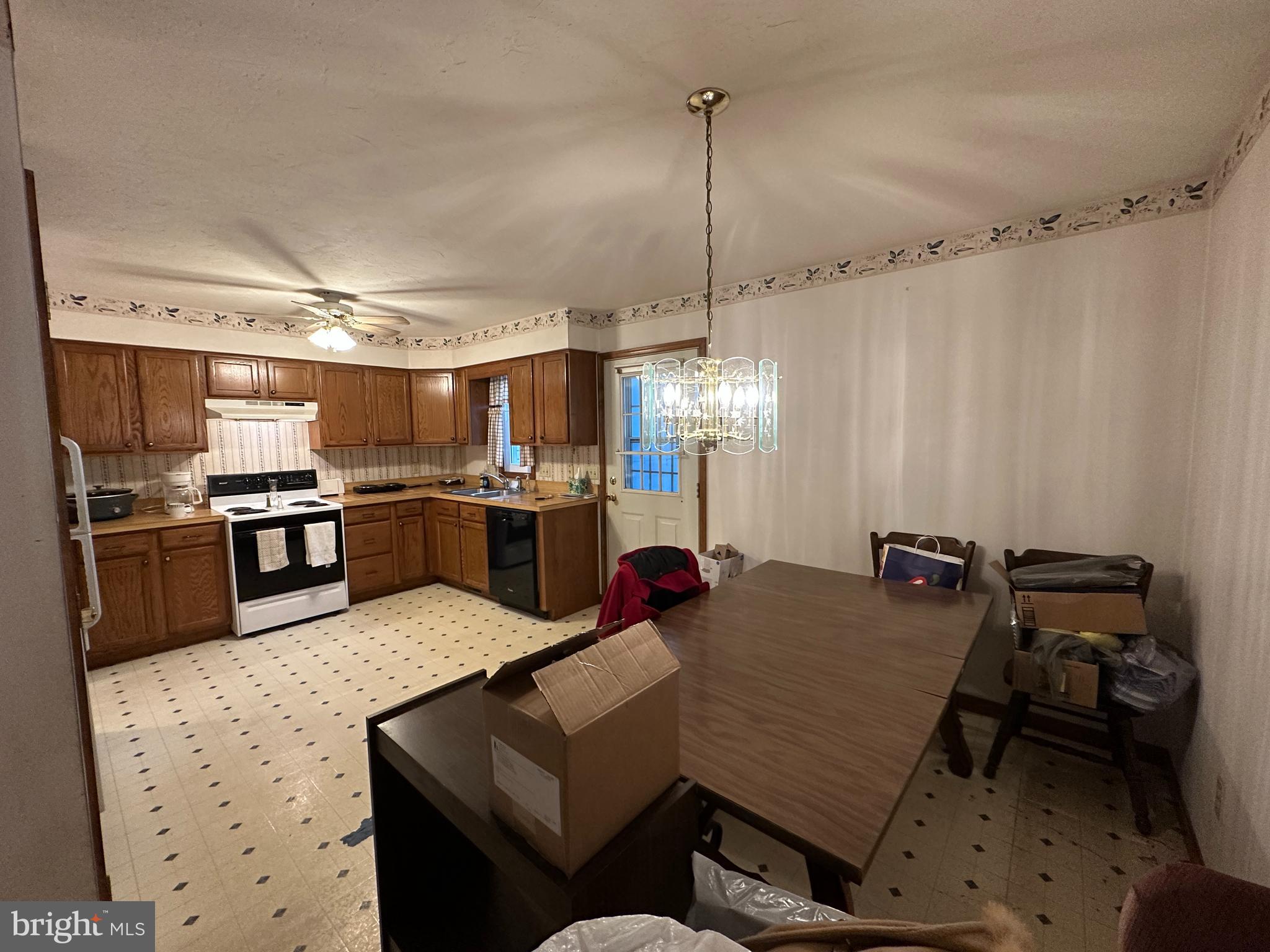 COLONIAL RIDGE - Residential