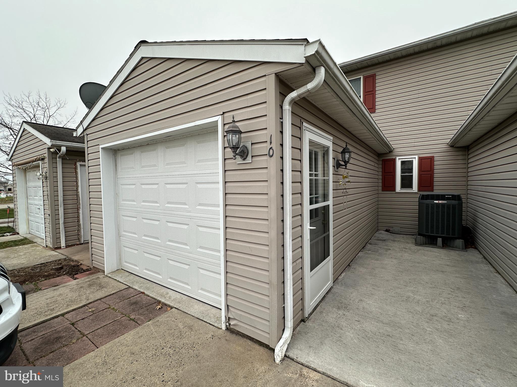 COLONIAL RIDGE - Residential