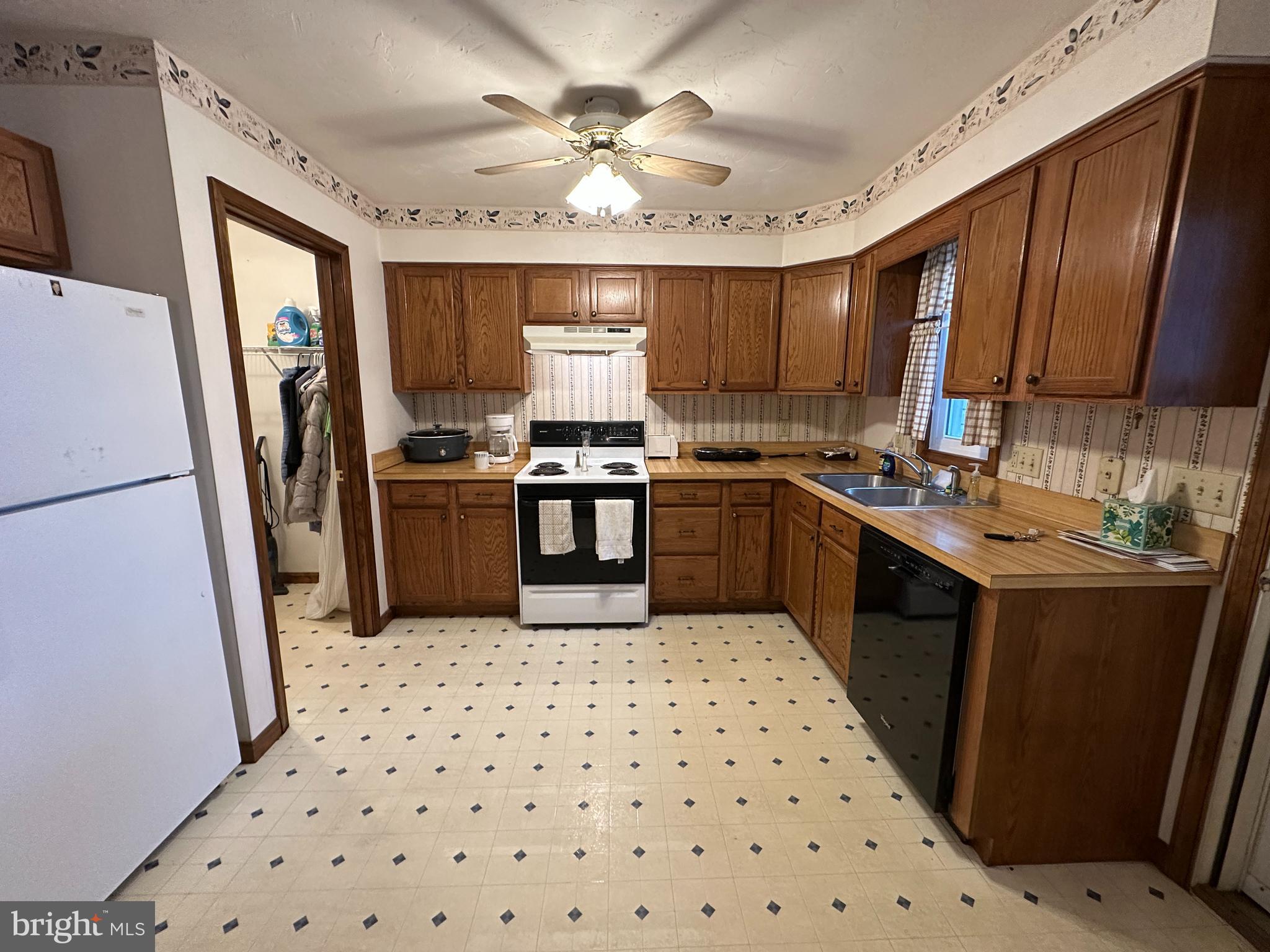 COLONIAL RIDGE - Residential