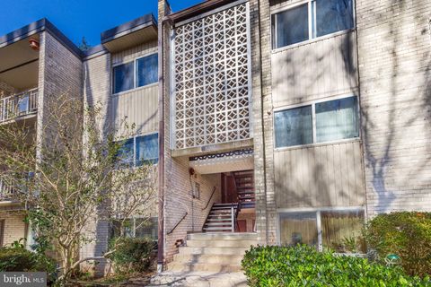 Photo of 5202 Crossfield Court #117, ROCKVILLE, MD 20852 (MLS # MDMC2208126)