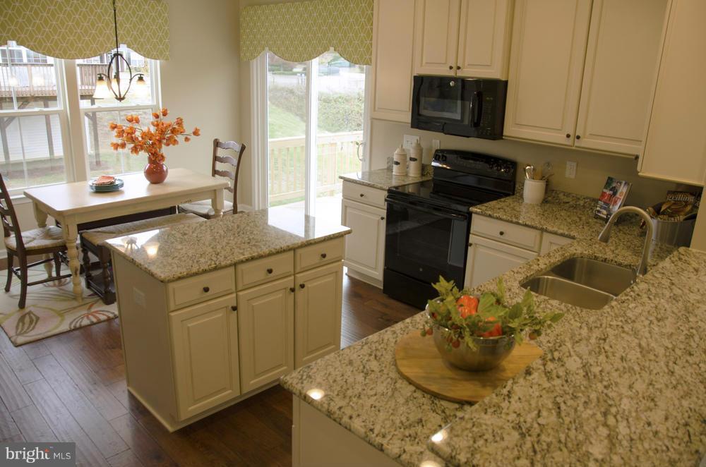 FOX WOOD MANOR - Residential