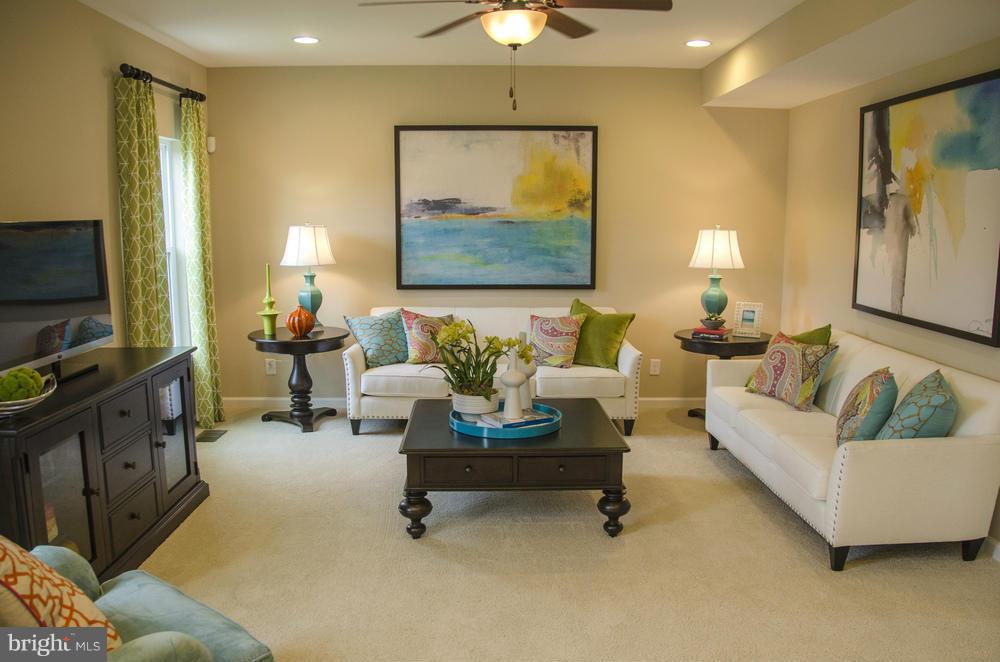 FOX WOOD MANOR - Residential