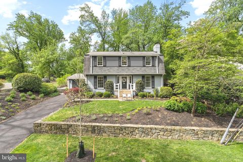 Photo of 3812 KENILWORTH DR, CHEVY CHASE, MD 20815 (MLS # MDMC2086244)