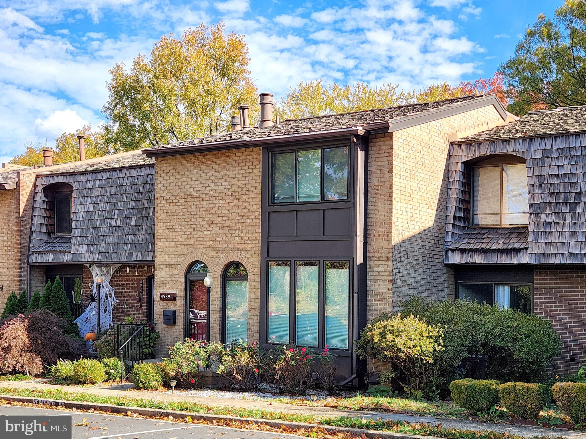 BRISTOW VILLAGE - Residential Lease