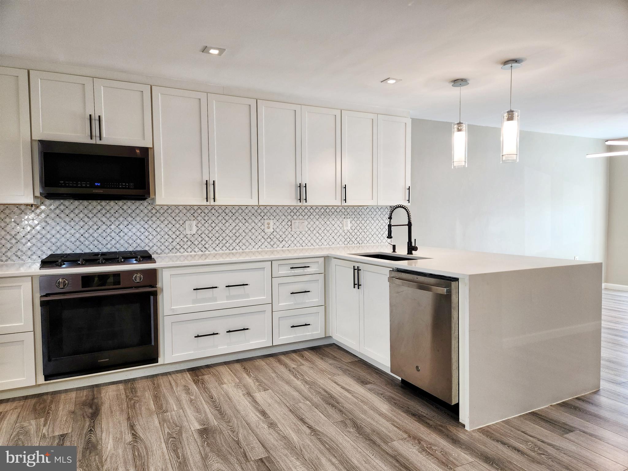 BRISTOW VILLAGE - Residential Lease