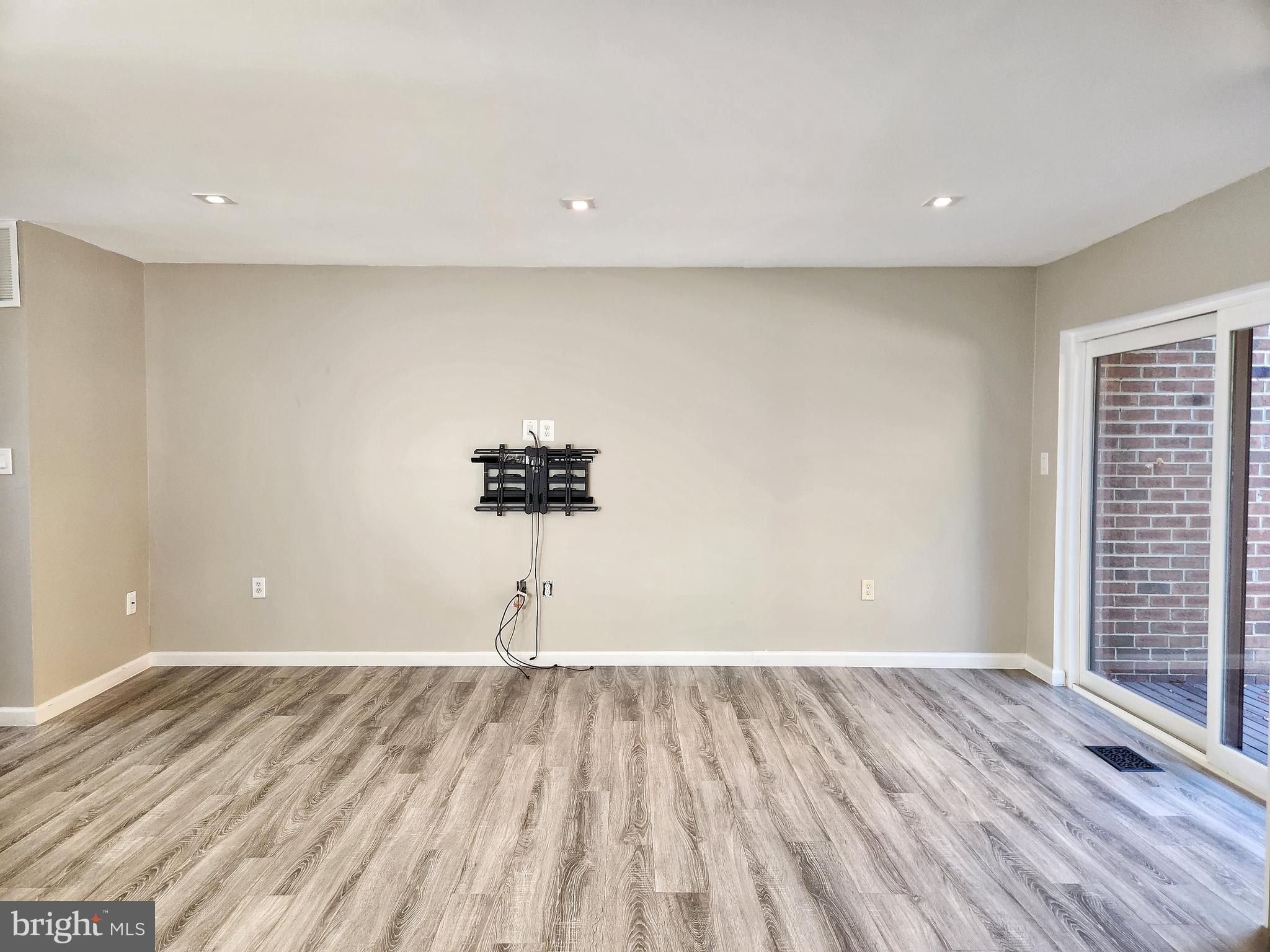 BRISTOW VILLAGE - Residential Lease