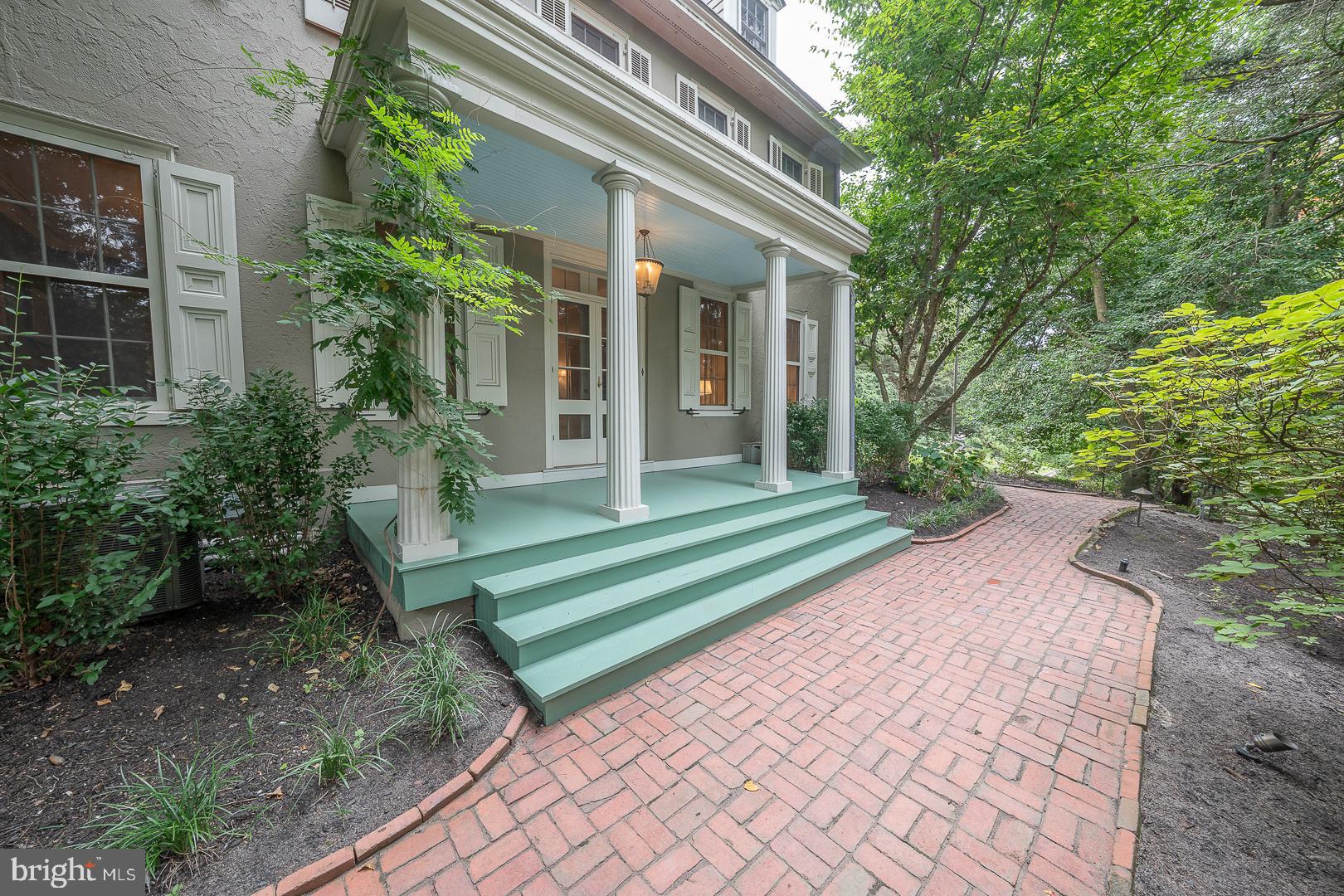 GLADWYNE - Residential