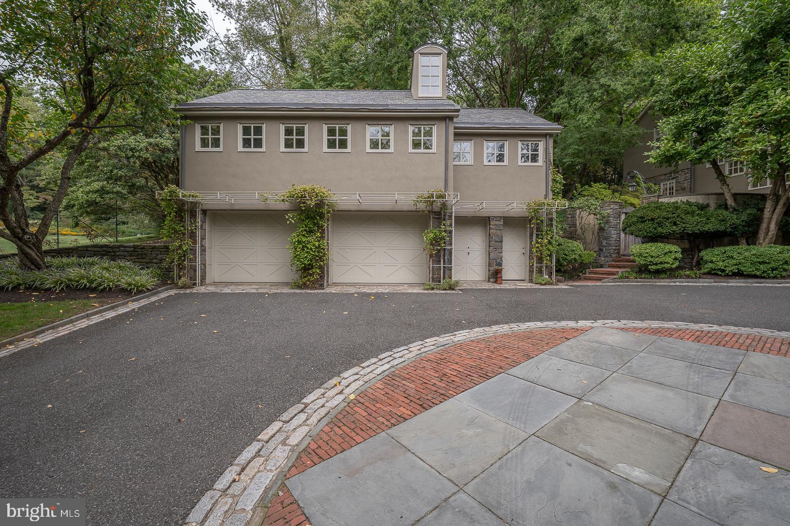 GLADWYNE - Residential