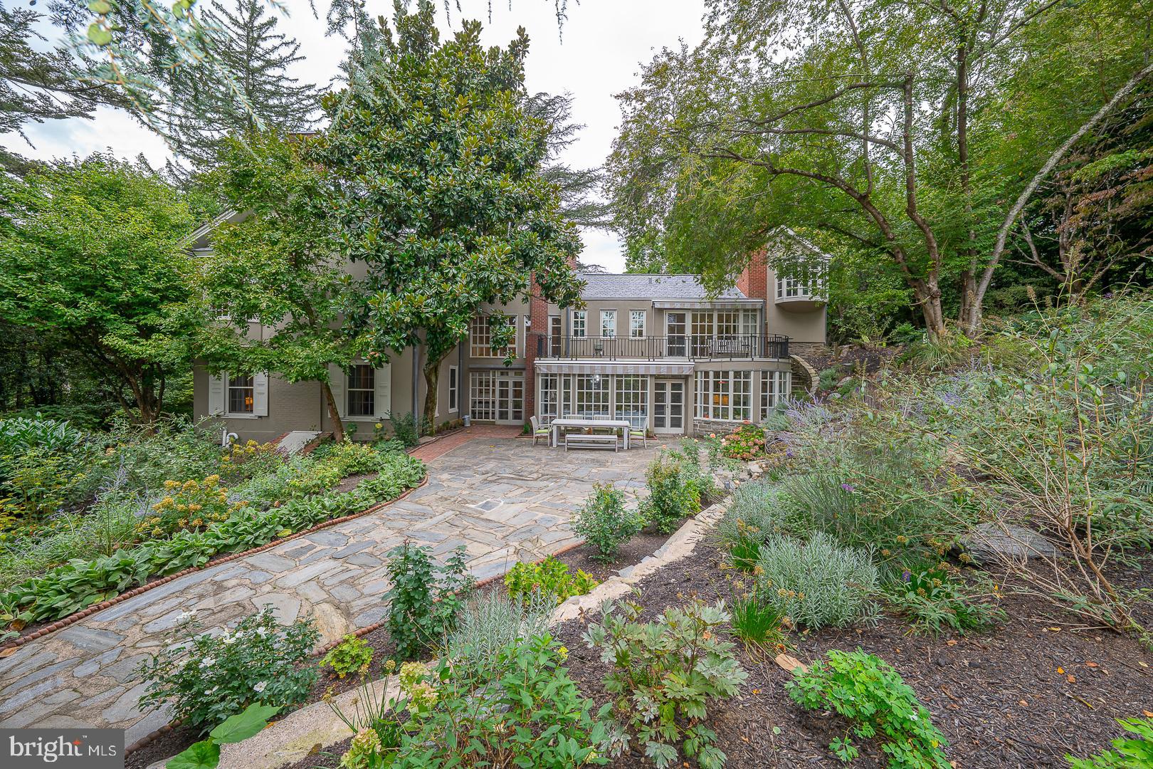 GLADWYNE - Residential