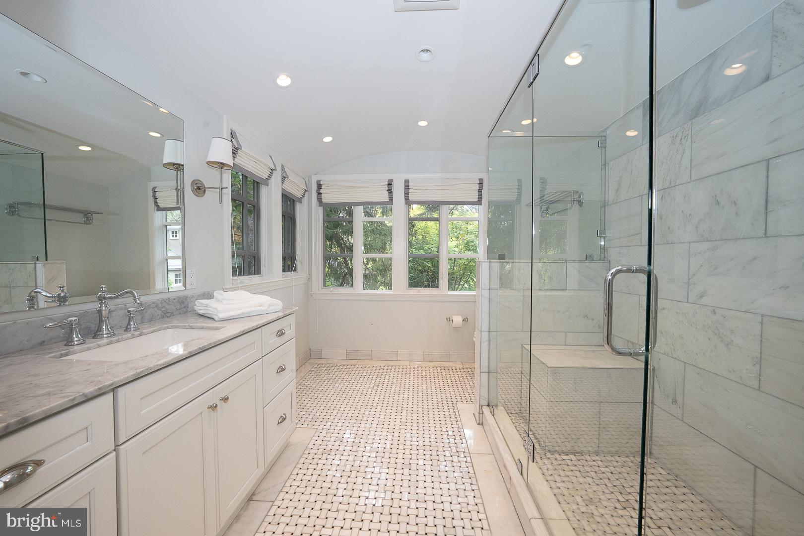 GLADWYNE - Residential