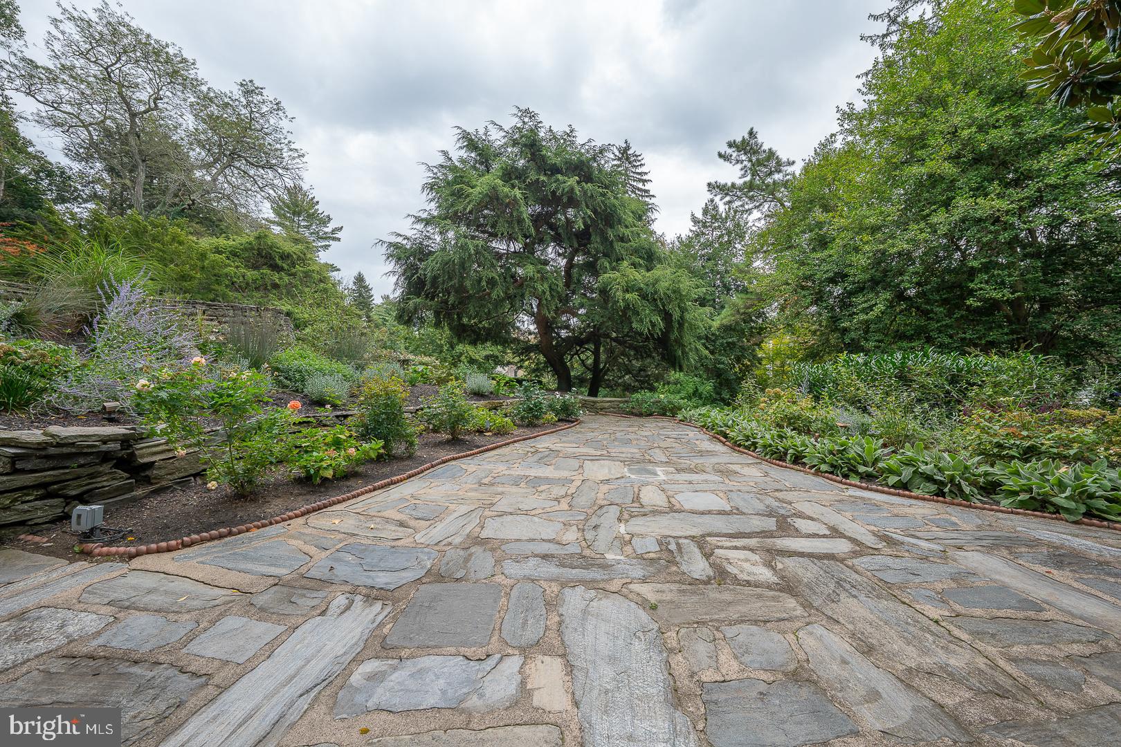 GLADWYNE - Residential