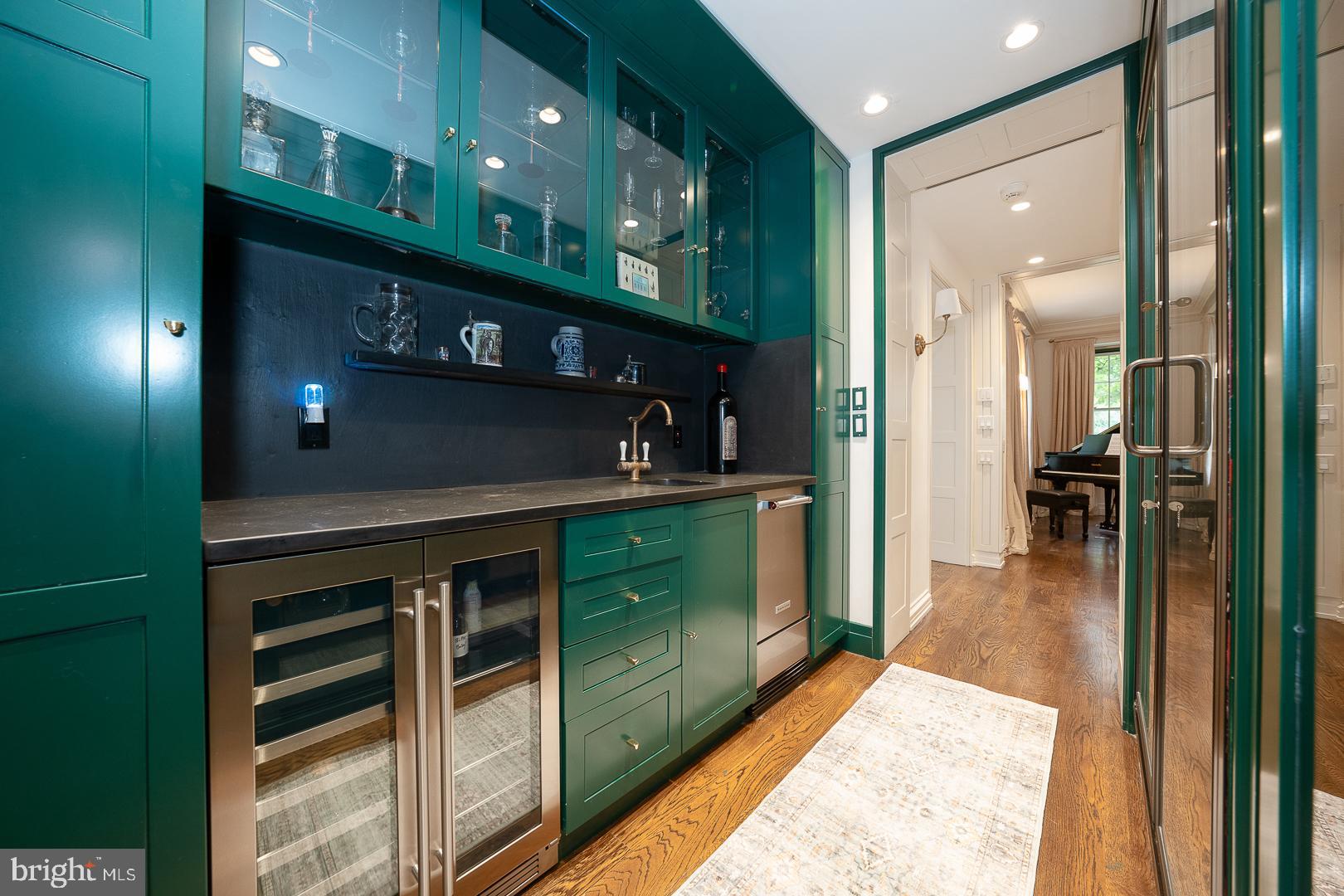 GLADWYNE - Residential