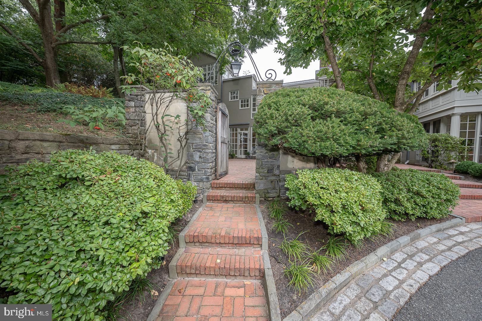 GLADWYNE - Residential