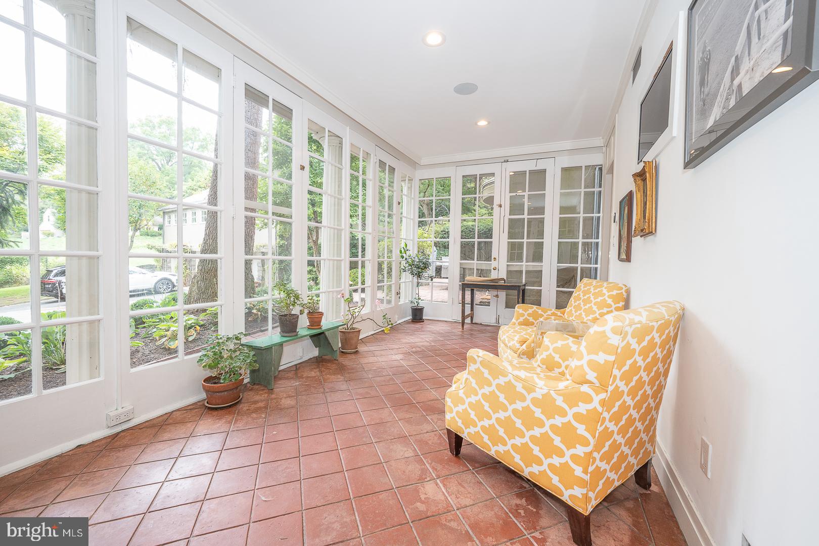 GLADWYNE - Residential