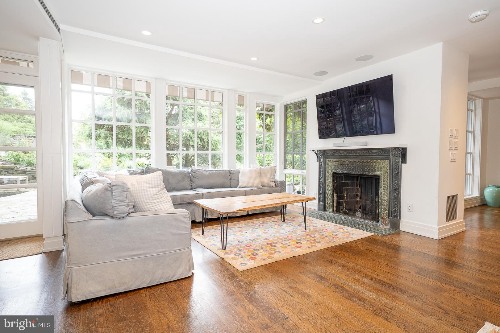 GLADWYNE - Residential