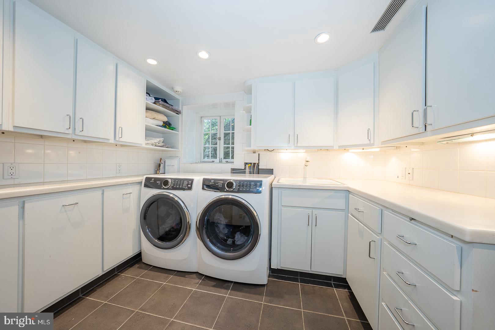 GLADWYNE - Residential