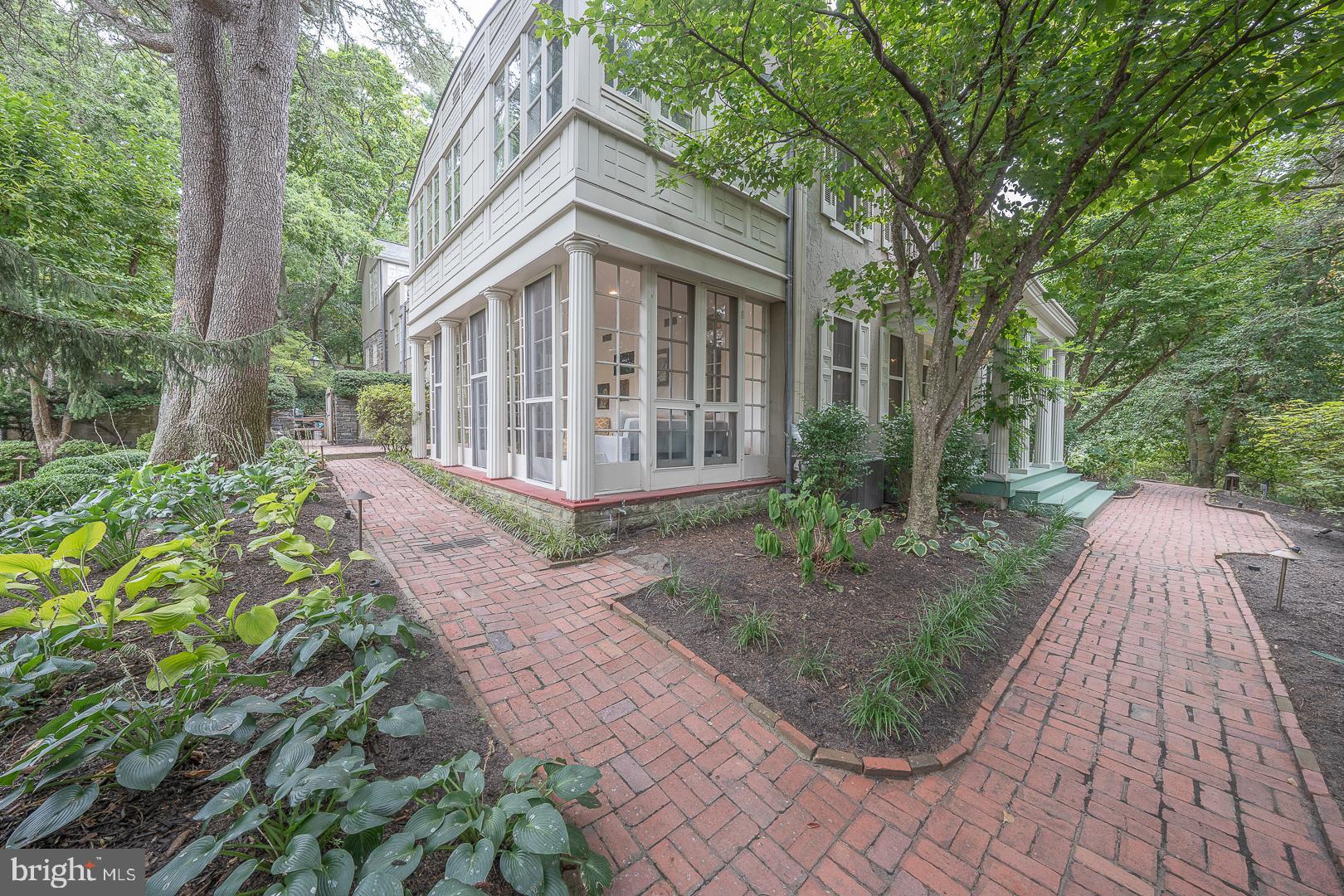 GLADWYNE - Residential