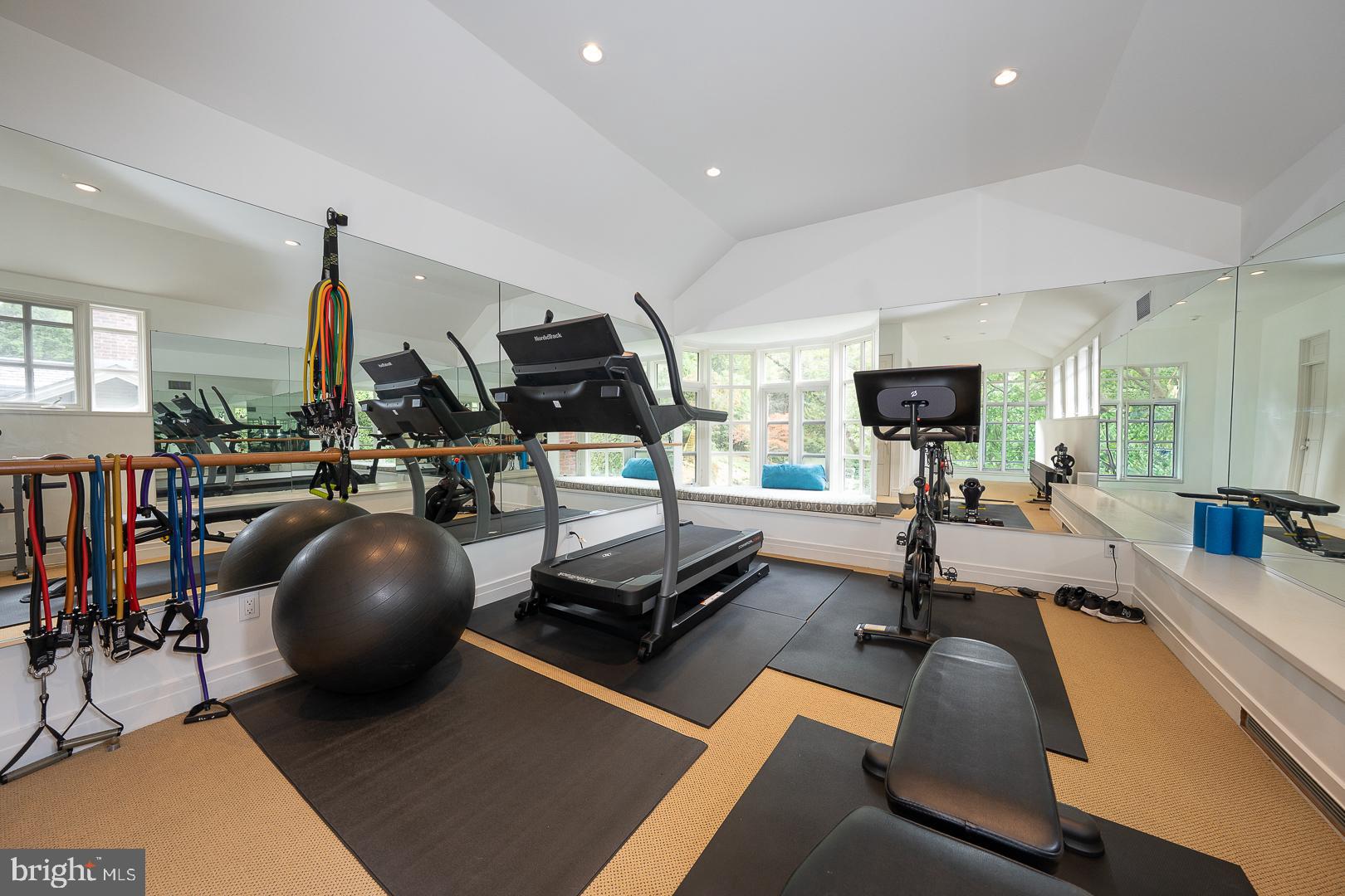 GLADWYNE - Residential