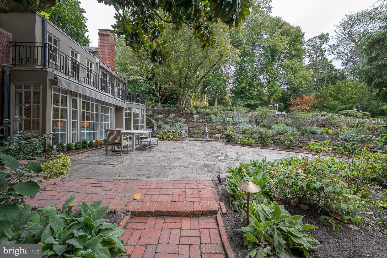 GLADWYNE - Residential