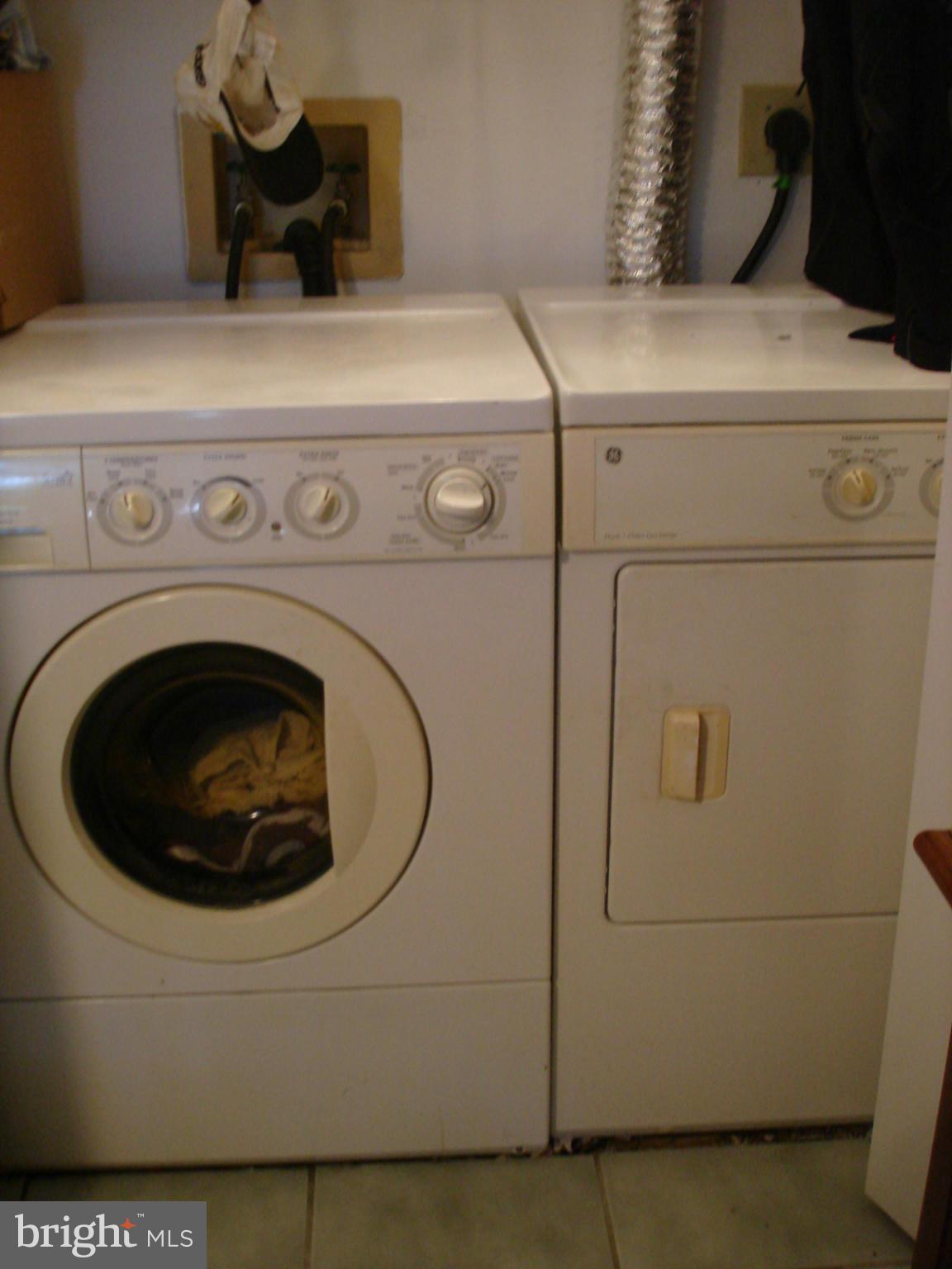 FAIRVIEW COMMONS - Residential Lease