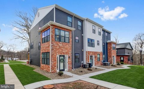 161 HIGH POINTE DRIVE HUMMELSTOWN PA 17036