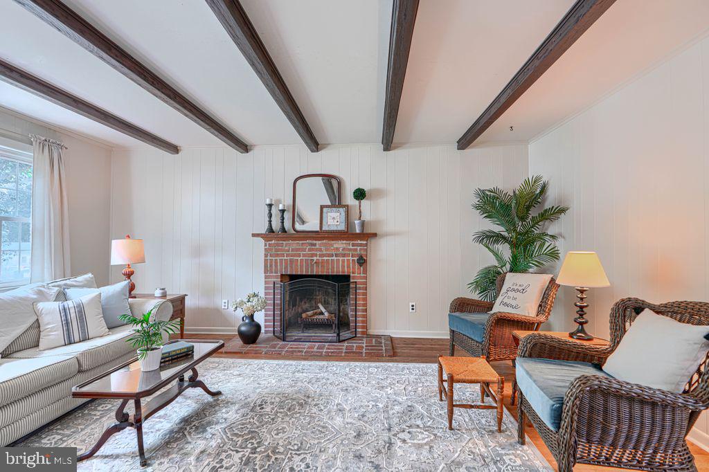 6 FIREOAK COURT