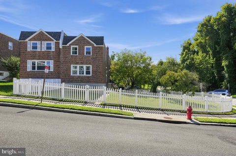 Townhouse For Sale - 700 Livezey Lane<br/> PHILADELPHIA, PA 19128